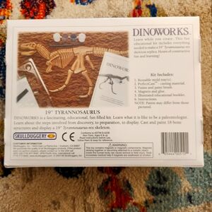 Dinoworks 19" Tyrannosaurus Kit